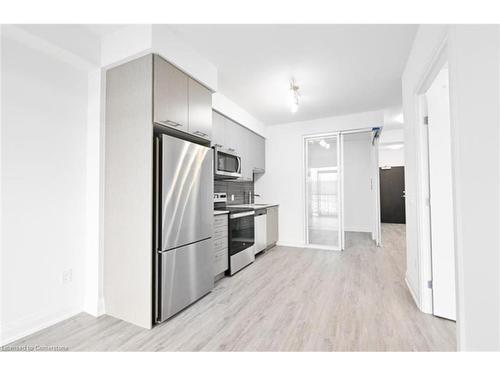 912-385 Winston Road, Grimsby, ON - Indoor Photo Showing Kitchen