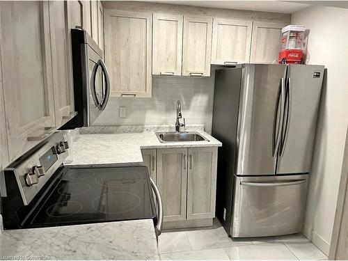 2-2 Juliebeth Drive, Hamilton, ON - Indoor Photo Showing Kitchen