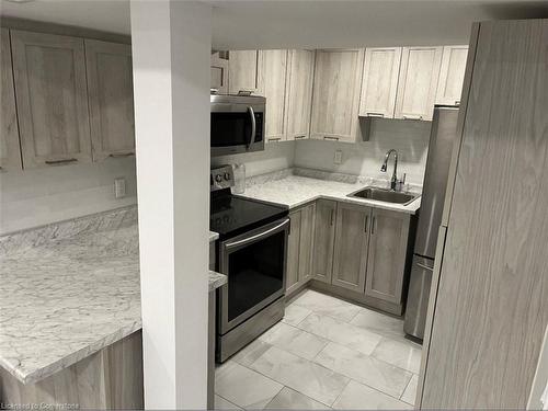 2-2 Juliebeth Drive, Hamilton, ON - Indoor Photo Showing Kitchen