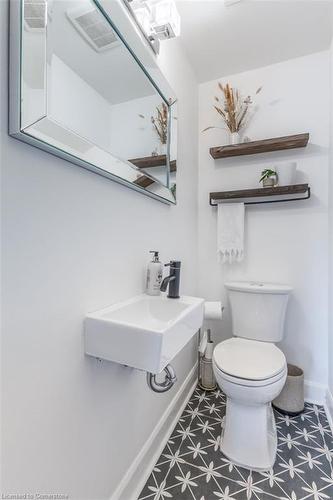 86 Eastbourne Avenue, Hamilton, ON - Indoor Photo Showing Bathroom