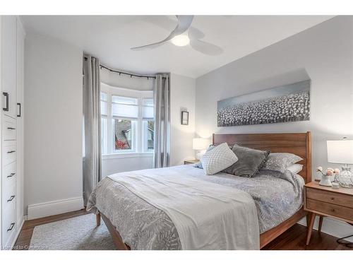 86 Eastbourne Avenue, Hamilton, ON - Indoor Photo Showing Bedroom