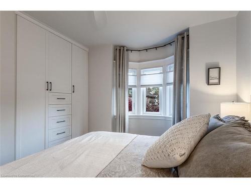 86 Eastbourne Avenue, Hamilton, ON - Indoor Photo Showing Bedroom