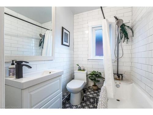 86 Eastbourne Avenue, Hamilton, ON - Indoor Photo Showing Bathroom