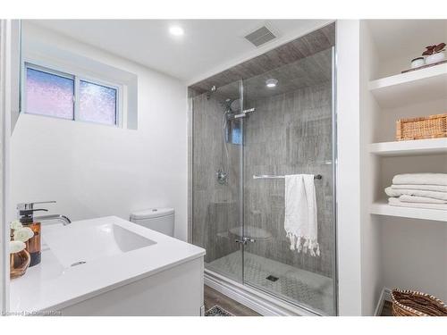 86 Eastbourne Avenue, Hamilton, ON - Indoor Photo Showing Bathroom