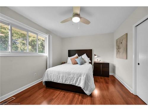 166 Rifle Range Road, Hamilton, ON - Indoor Photo Showing Bedroom