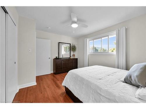 166 Rifle Range Road, Hamilton, ON - Indoor Photo Showing Bedroom