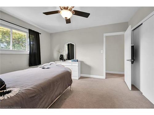 166 Rifle Range Road, Hamilton, ON - Indoor Photo Showing Bedroom