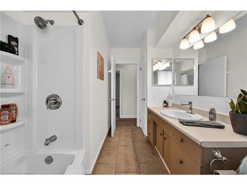 166 Rifle Range Road, Hamilton, ON - Indoor Photo Showing Bathroom