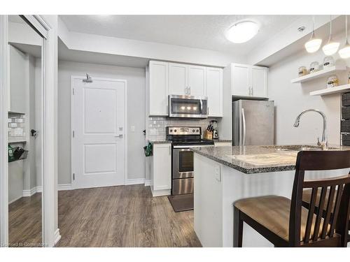 301-2490 Old Bronte Road, Oakville, ON - Indoor Photo Showing Kitchen With Stainless Steel Kitchen With Upgraded Kitchen