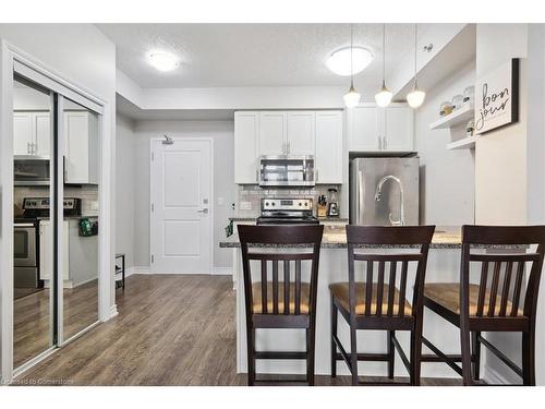 301-2490 Old Bronte Road, Oakville, ON - Indoor Photo Showing Kitchen