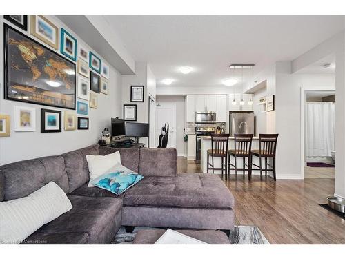 301-2490 Old Bronte Road, Oakville, ON - Indoor Photo Showing Living Room