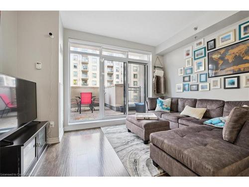 301-2490 Old Bronte Road, Oakville, ON - Indoor Photo Showing Living Room