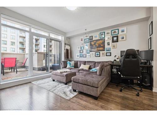 301-2490 Old Bronte Road, Oakville, ON - Indoor Photo Showing Living Room