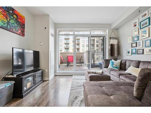 301-2490 Old Bronte Road, Oakville, ON - Indoor Photo Showing Living Room