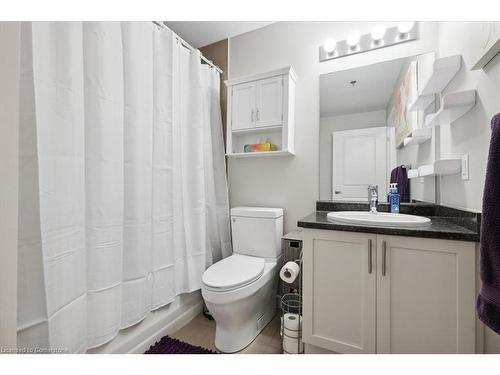 301-2490 Old Bronte Road, Oakville, ON - Indoor Photo Showing Bathroom