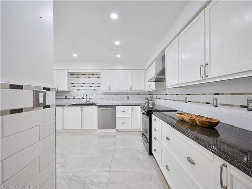 37 Sir Jacobs Crescent, Brampton, ON - Indoor Photo Showing Kitchen With Upgraded Kitchen