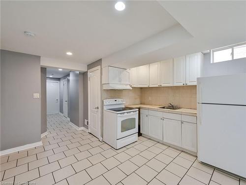 37 Sir Jacobs Crescent, Brampton, ON - Indoor Photo Showing Kitchen