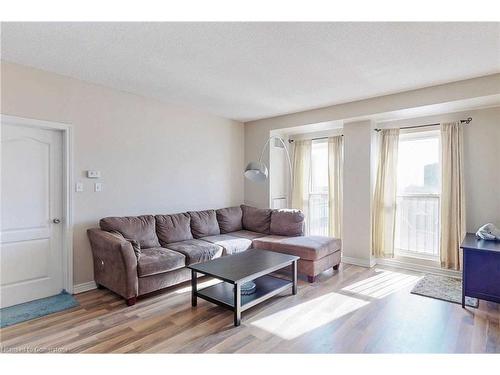 608-135 James Street, Hamilton, ON - Indoor Photo Showing Living Room