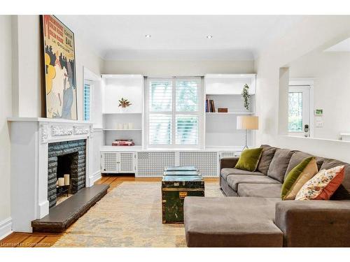 15 Freeman Place, Hamilton, ON - Indoor Photo Showing Living Room With Fireplace