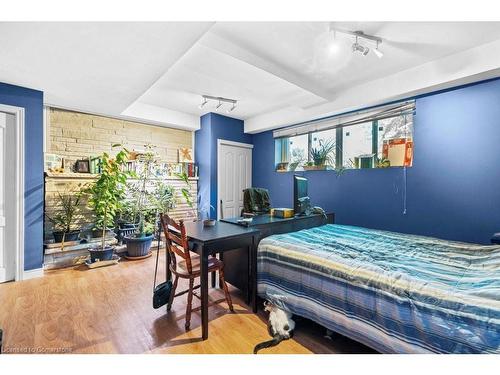 15 Freeman Place, Hamilton, ON - Indoor Photo Showing Bedroom