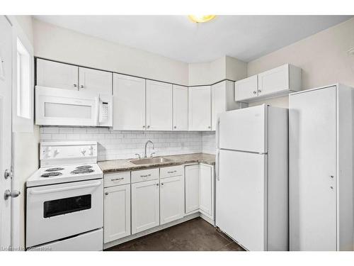 15 Freeman Place, Hamilton, ON - Indoor Photo Showing Kitchen