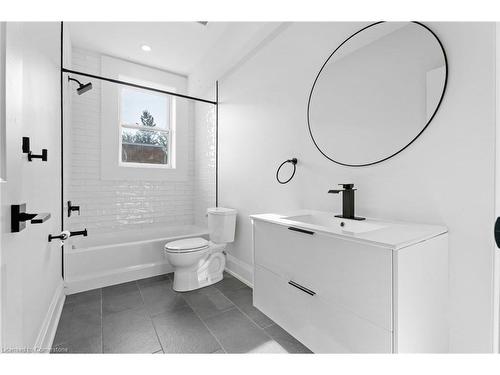 2-55 Cayuga Street, Brantford, ON - Indoor Photo Showing Bathroom