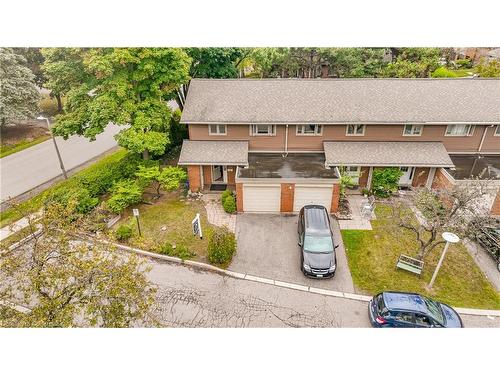 11-1270 Gainsborough Drive, Oakville, ON - Outdoor