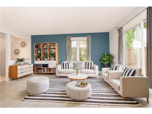 11-1270 Gainsborough Drive, Oakville, ON - Indoor Photo Showing Living Room