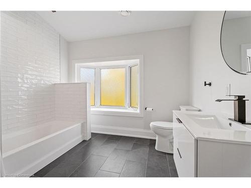 3-55 Cayuga Street, Brantford, ON - Indoor Photo Showing Bathroom