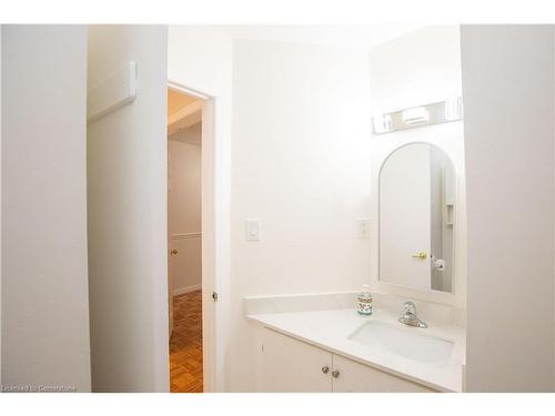 73 Fonthill Road, Hamilton, ON - Indoor Photo Showing Bathroom