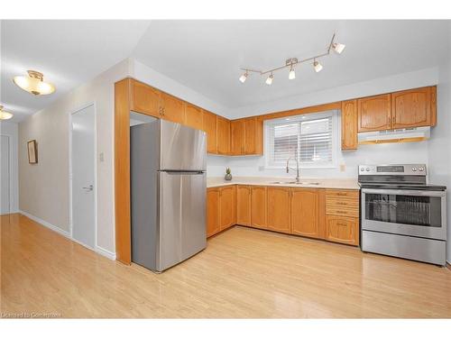 399 Rexford Drive, Hamilton, ON - Indoor Photo Showing Kitchen