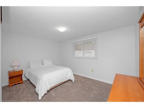 399 Rexford Drive, Hamilton, ON - Indoor Photo Showing Bedroom