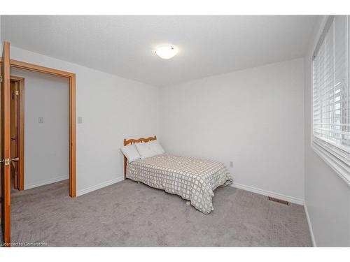 399 Rexford Drive, Hamilton, ON - Indoor Photo Showing Bedroom