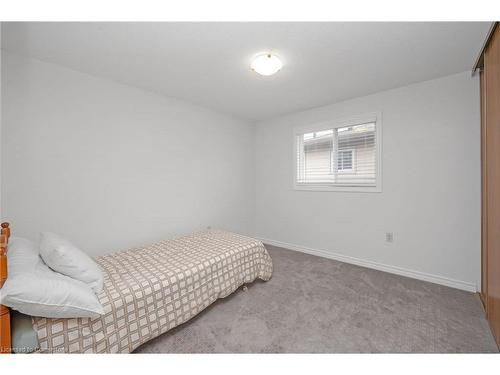 399 Rexford Drive, Hamilton, ON - Indoor Photo Showing Bedroom