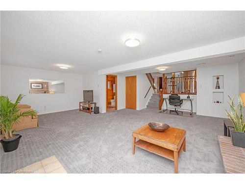 399 Rexford Drive, Hamilton, ON - Indoor Photo Showing Living Room