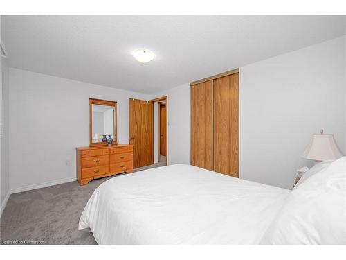 399 Rexford Drive, Hamilton, ON - Indoor Photo Showing Bedroom