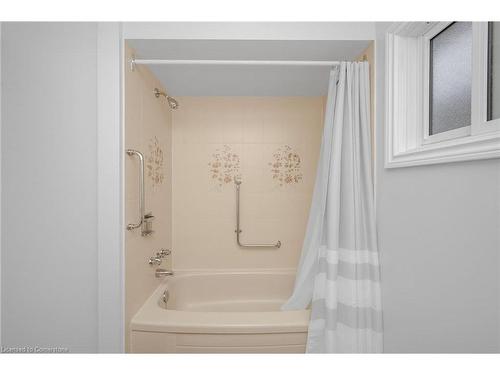 399 Rexford Drive, Hamilton, ON - Indoor Photo Showing Bathroom