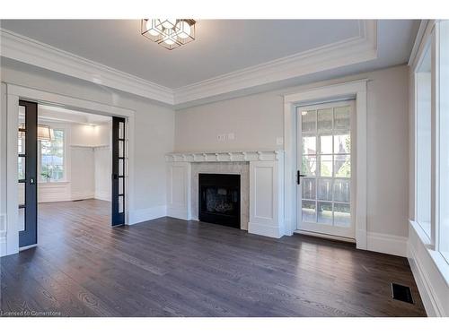 100 Kensington Avenue S, Hamilton, ON - Indoor Photo Showing Living Room With Fireplace