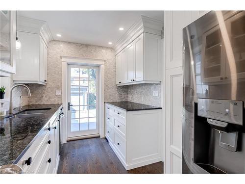 100 Kensington Avenue S, Hamilton, ON - Indoor Photo Showing Kitchen With Upgraded Kitchen