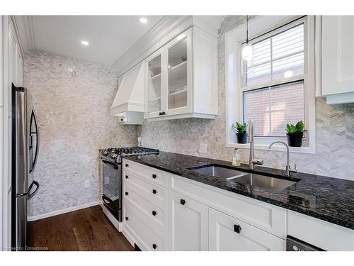 100 Kensington Avenue S, Hamilton, ON - Indoor Photo Showing Kitchen With Double Sink With Upgraded Kitchen