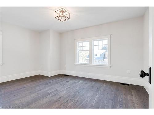 100 Kensington Avenue S, Hamilton, ON - Indoor Photo Showing Other Room