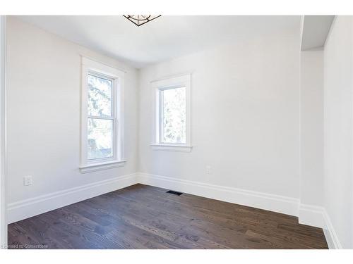 100 Kensington Avenue S, Hamilton, ON - Indoor Photo Showing Other Room