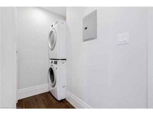 100 Kensington Avenue S, Hamilton, ON - Indoor Photo Showing Laundry Room