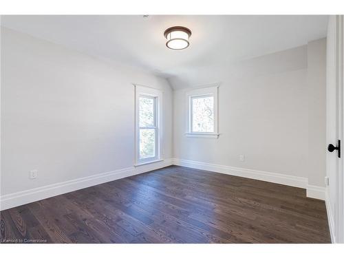 100 Kensington Avenue S, Hamilton, ON - Indoor Photo Showing Other Room