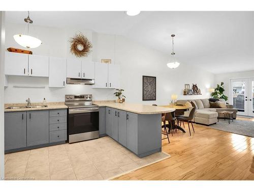 4466 Michael Avenue, Beamsville, ON - Indoor Photo Showing Kitchen With Double Sink