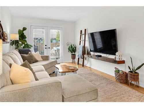 4466 Michael Avenue, Beamsville, ON - Indoor Photo Showing Living Room