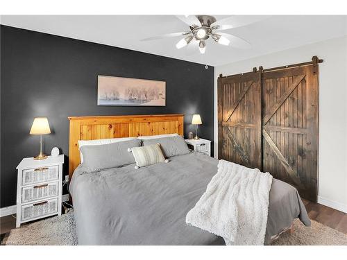 4466 Michael Avenue, Beamsville, ON - Indoor Photo Showing Bedroom