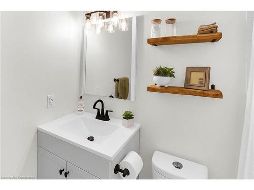 4466 Michael Avenue, Beamsville, ON - Indoor Photo Showing Bathroom