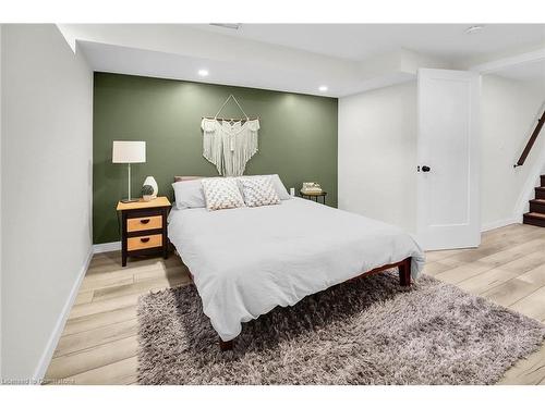 4466 Michael Avenue, Beamsville, ON - Indoor Photo Showing Bedroom