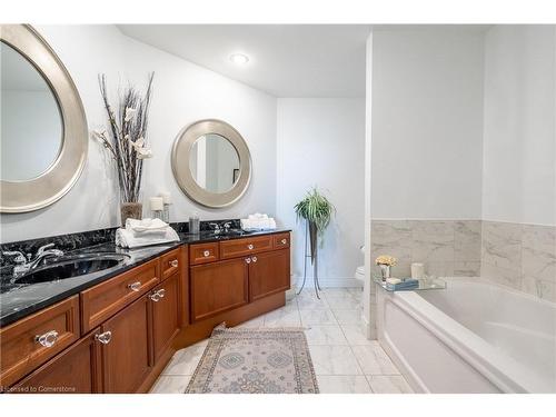 304-1477 Lakeshore Road, Burlington, ON - Indoor Photo Showing Bathroom